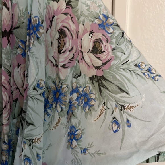 This top will be perfect for summer time. - Picture 4 of 5